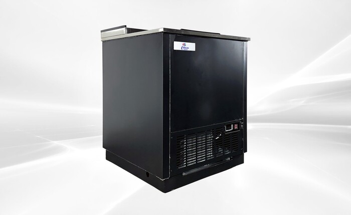 Commercial 26 Inch Glass Chiller Glass Froster Freezer Rental for rent in Wright, MN