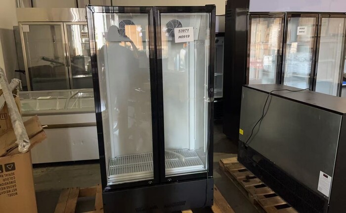 39 ins Merchandising door cooler Rental for rent in Macomb, OK
