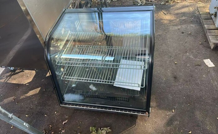 28 ins Refrigerated Bakery Display Case Rental