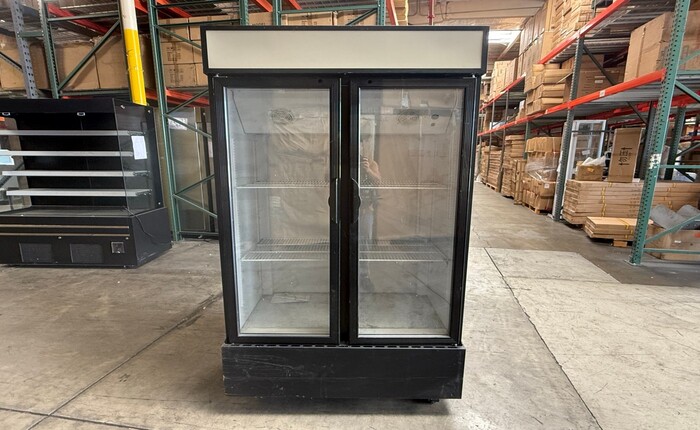 41 ins Merchandising door cooler Rental for rent in Trimble, OH